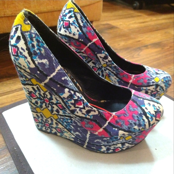 Chelsea Girl Graphic Wedge Heels - Picture 1 of 5